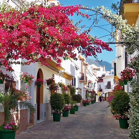 Exceptional Beachfront Complex With Pool In Costalita, Estepona Eksteriør bilde