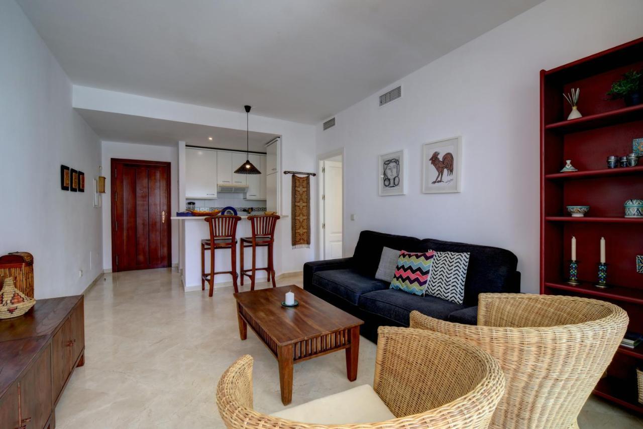 Exceptional Beachfront Complex With Pool In Costalita, Estepona Eksteriør bilde