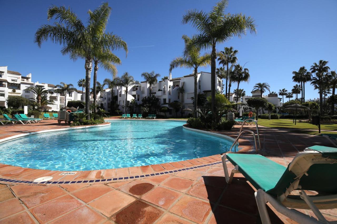 Exceptional Beachfront Complex With Pool In Costalita, Estepona Eksteriør bilde