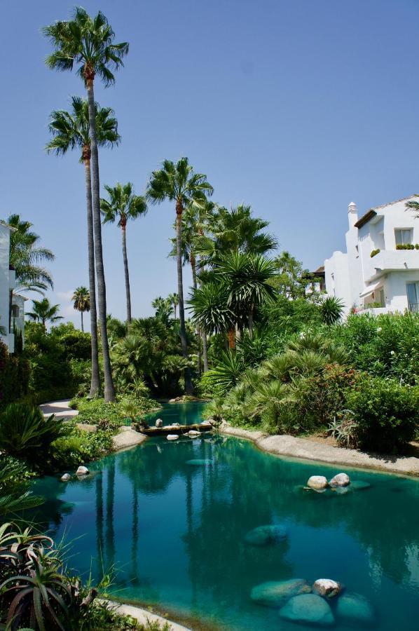 Exceptional Beachfront Complex With Pool In Costalita, Estepona Eksteriør bilde