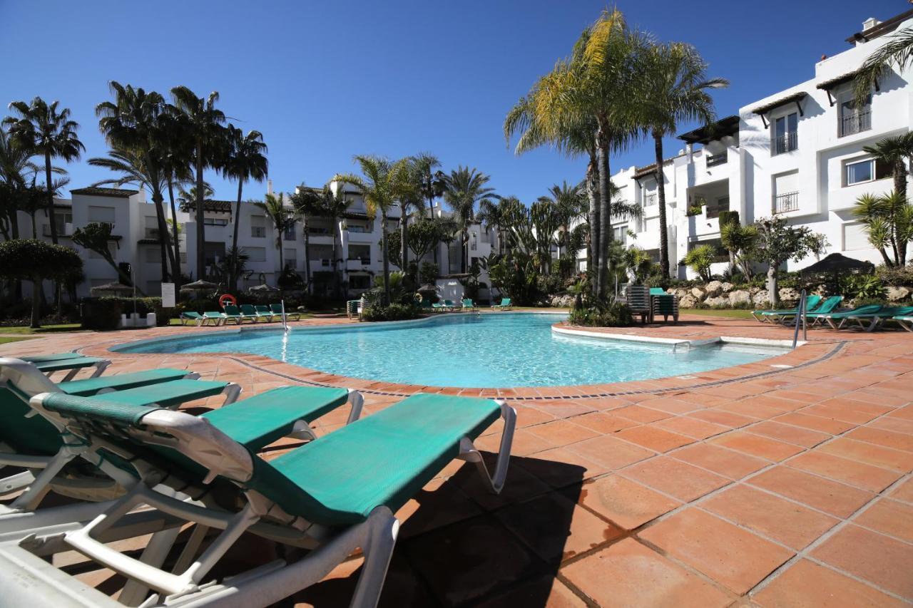 Exceptional Beachfront Complex With Pool In Costalita, Estepona Eksteriør bilde